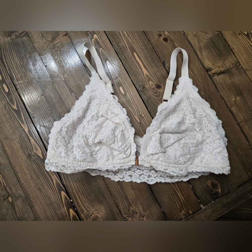 Aerie Sexy White Lace Bralette With Front Closure